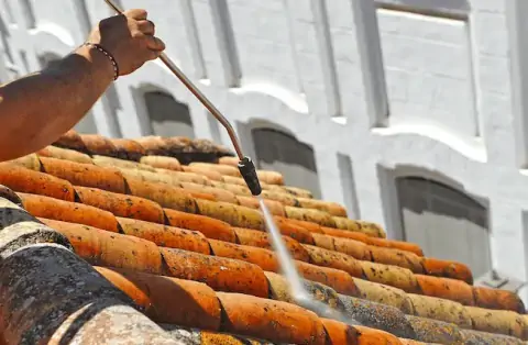 Nettoyage de toitures - Saint-Nazaire-de-Pézan